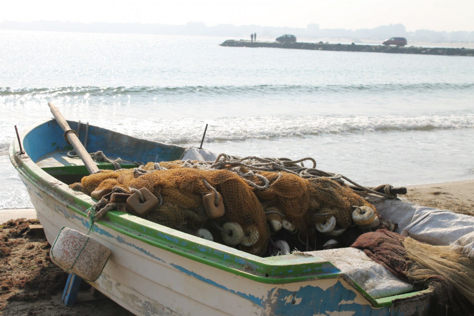 Рибари едва не се удавиха край Черноморец, техни колеги отказаха да им помогнат - E-Burgas.com