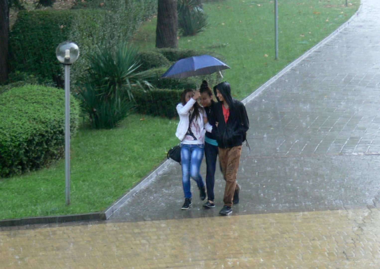 Жълт код за дъжд и бурен вятър в област Бургас - E-Burgas.com