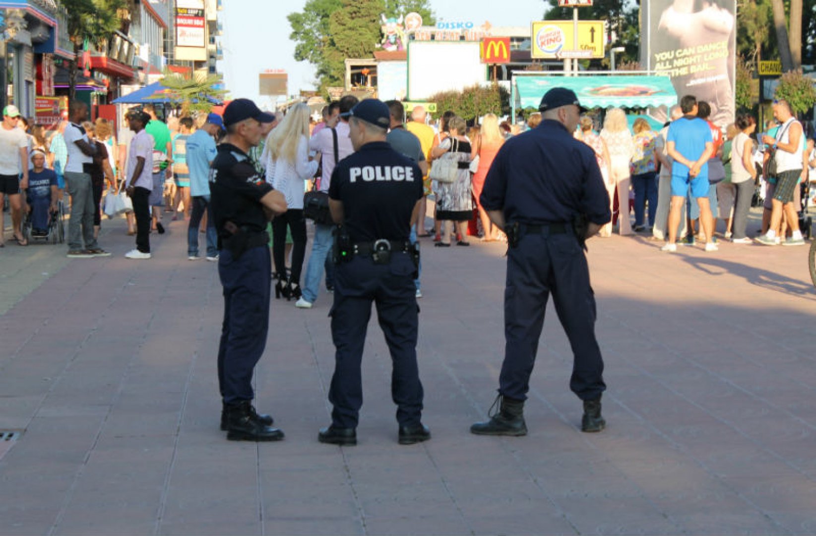 Полицаи сгащиха на място две джебчийки в Слънчев бряг - E-Burgas.com