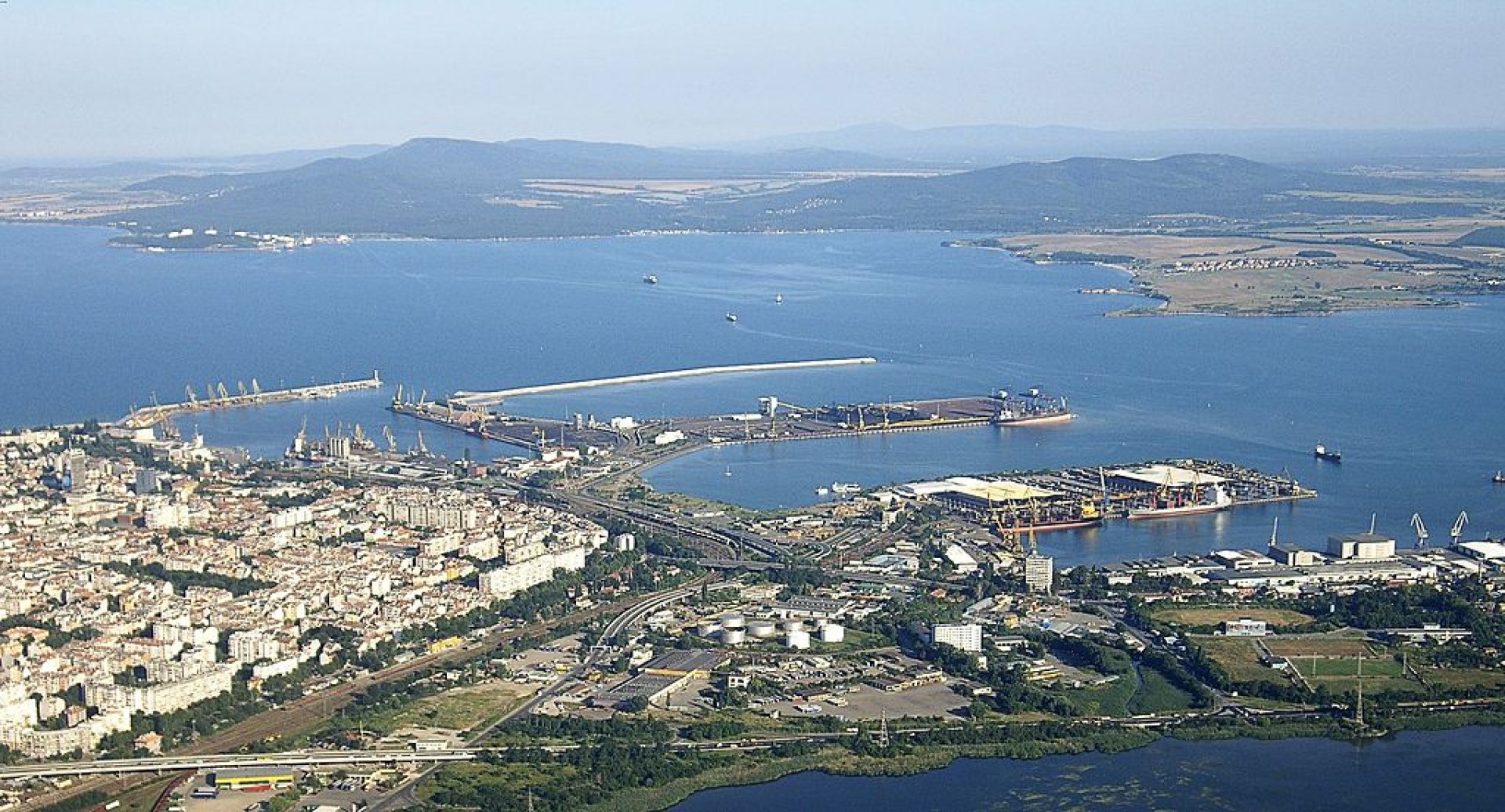 Ковид погуби моряк от кораб на бургаското пристанище, 11 други са заразени - E-Burgas.com