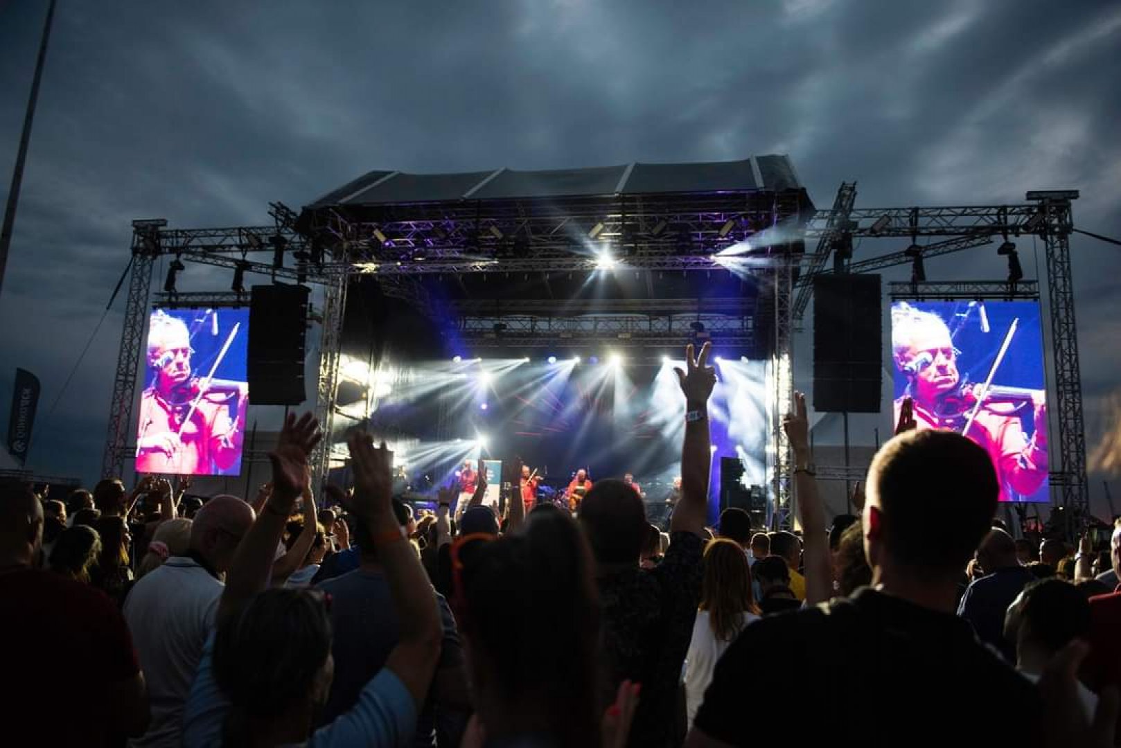 Дъждът не спря феновете на Spice Music Festival в Бургас (Снимки) - E-Burgas.com
