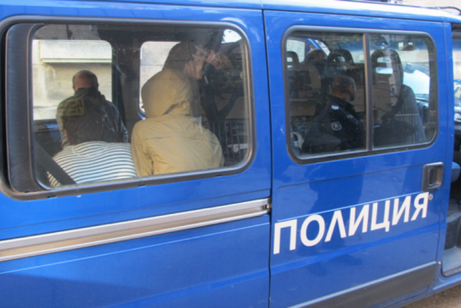 Искат постоянен арест за трафикант, прекарал 38 мигранти край Росенец - E-Burgas.com