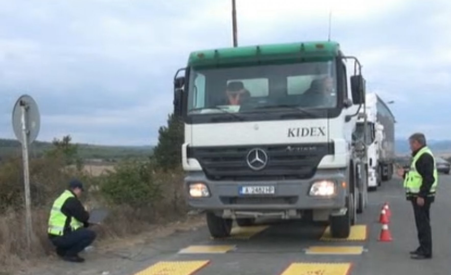 Комисия обследва целия участък, през който минават камионите в Айтос - E-Burgas.com