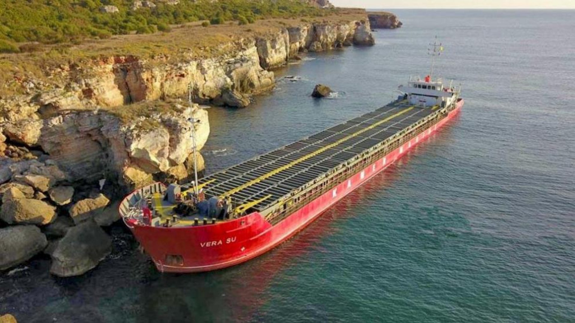 Забраниха достъпа до кораба на Яйлата, кметицата обяви частично бедствено положение - E-Burgas.com