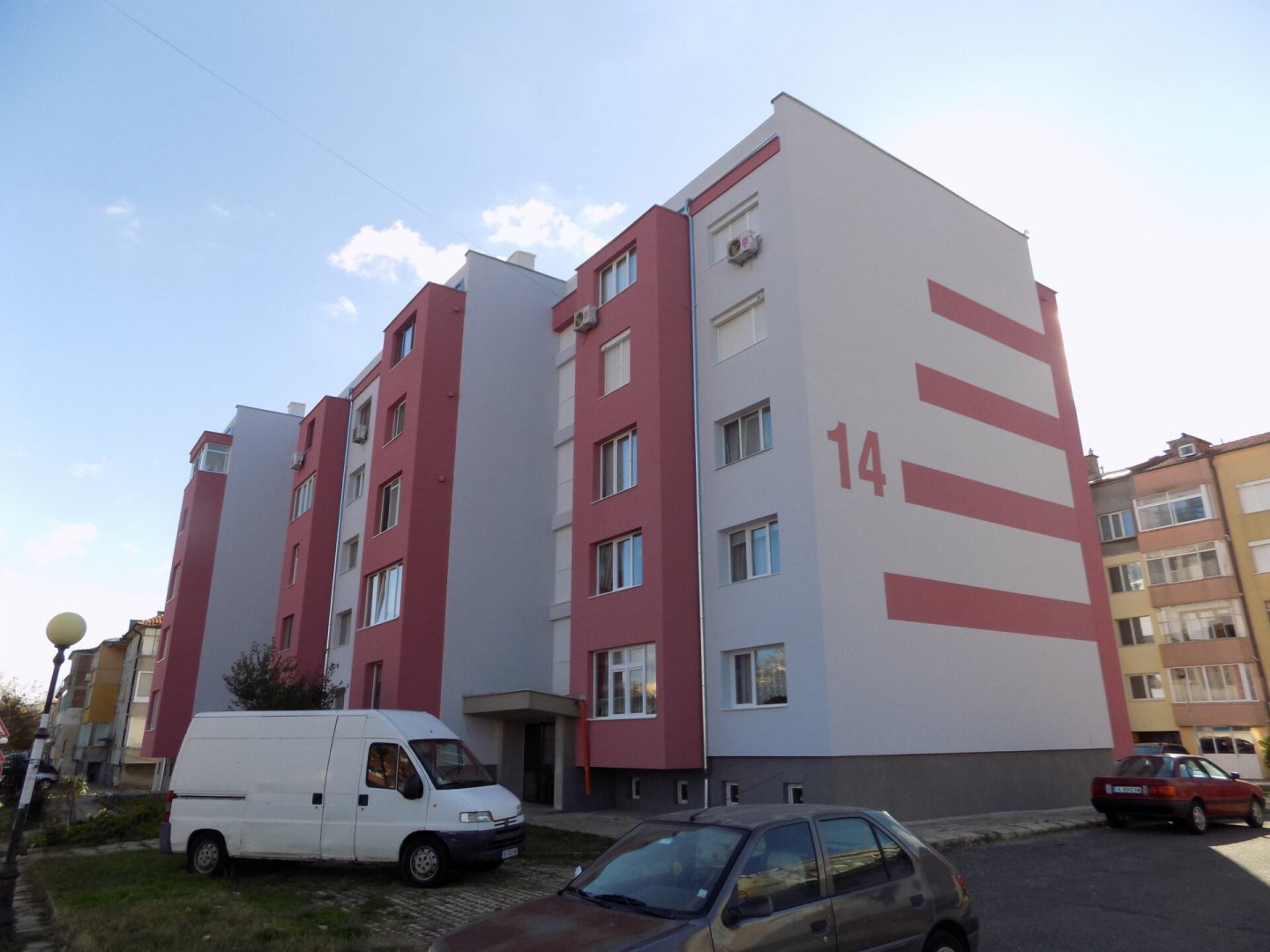 В Поморие продължават санирането на блокове и училища (Снимки) - E-Burgas.com