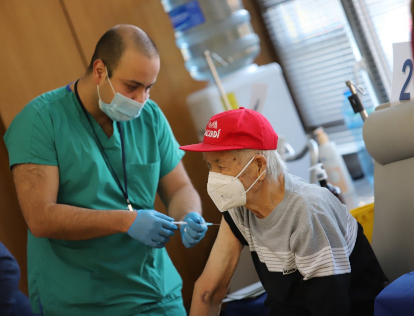 Близо 5500 души в област Бургас вече са с бустерна доза ваксина  - E-Burgas.com