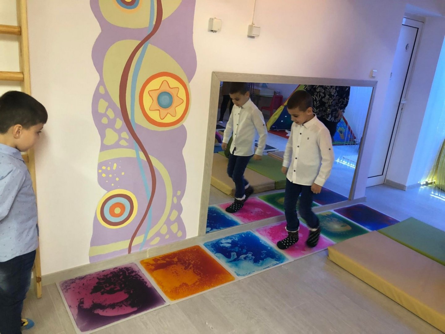 Сензорна стая ще стимулира развитието на дечица със специални нужди в бургаската детска градина ”З - E-Burgas.com