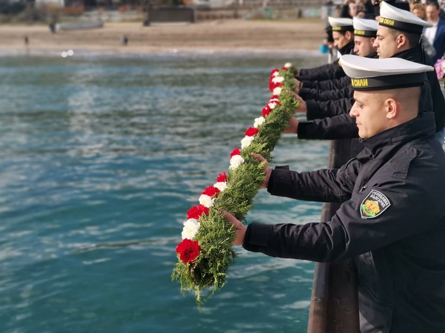 Бургас почете паметта на загиналите моряци и рибари  - E-Burgas.com