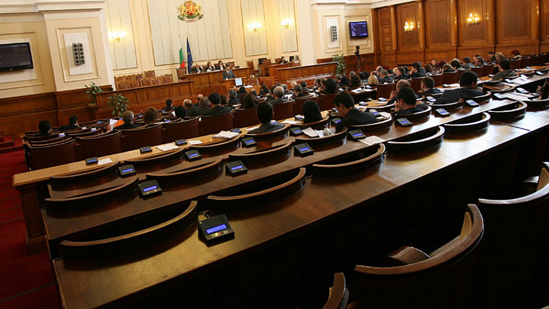 Приеха две депутатски оставки, 12 нови парламентаристи положиха клетва - E-Burgas.com