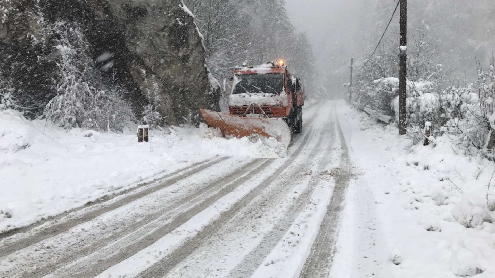 439 снегорина почистват републиканските пътища - E-Burgas.com