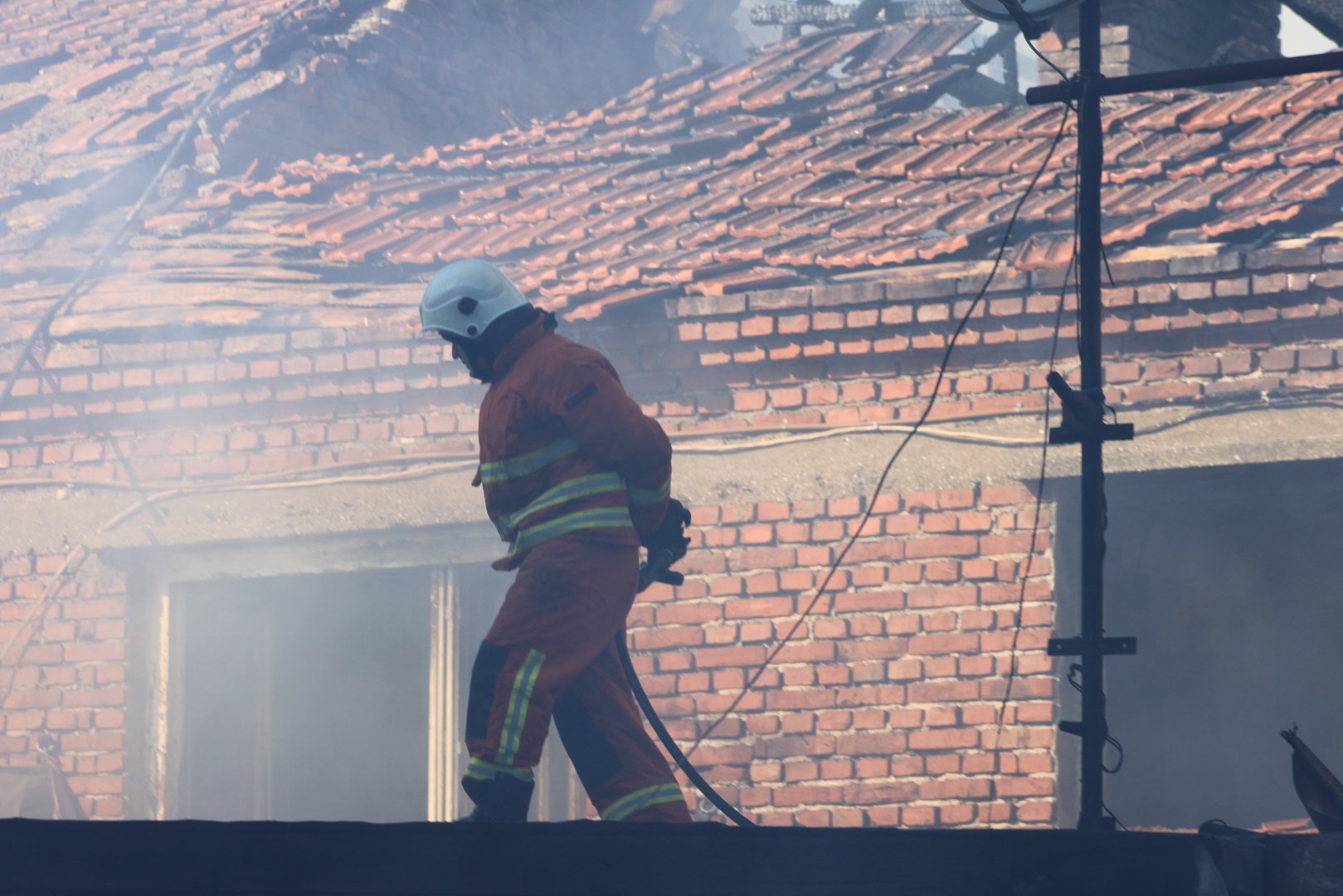 Късо съединение подпали магазин в сунгурларско село, смели съседи загасиха пламъците - E-Burgas.com