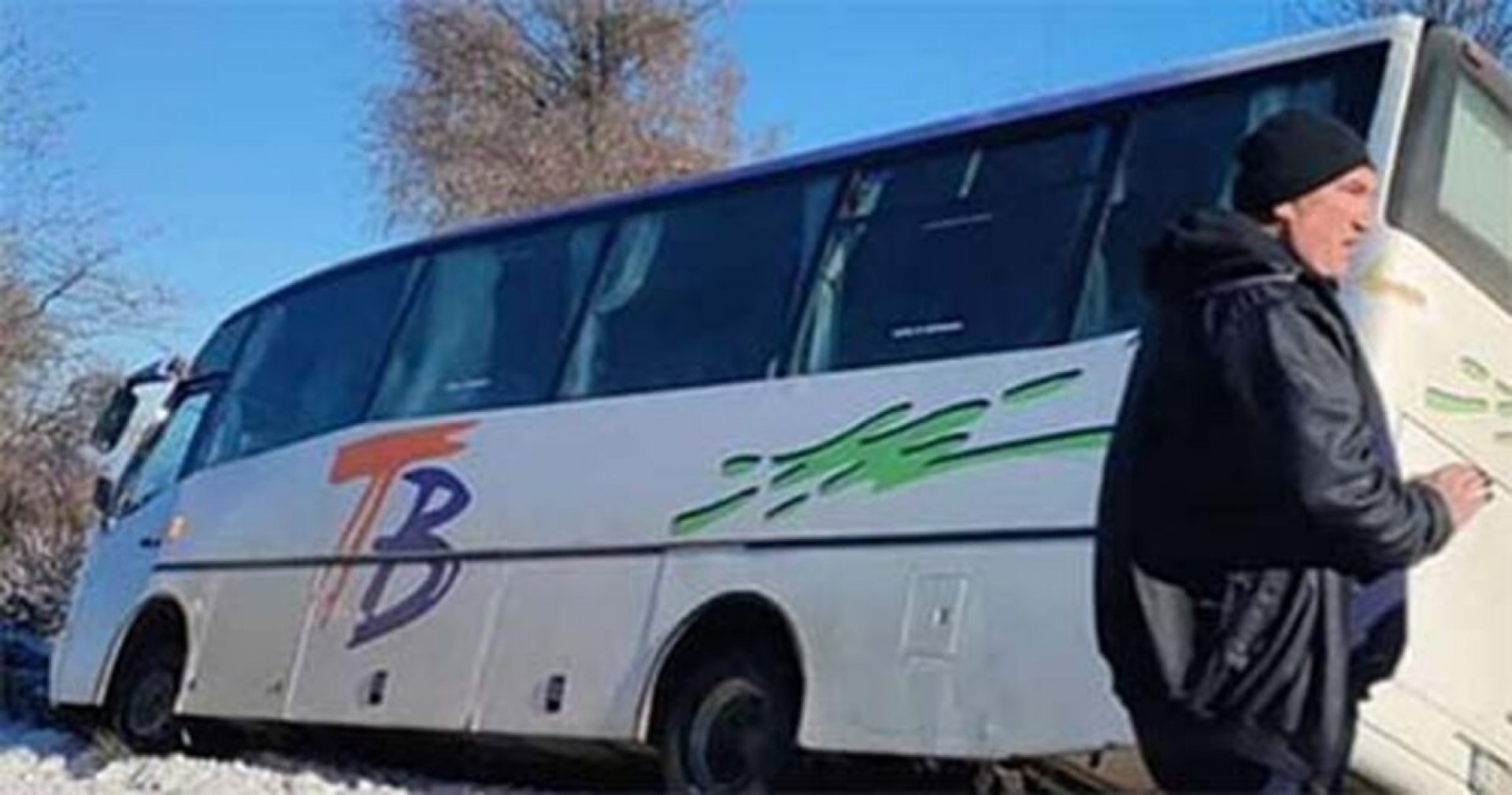 Пълен автобус с пътници от Косово се заби в тир край Кюстендил - E-Burgas.com