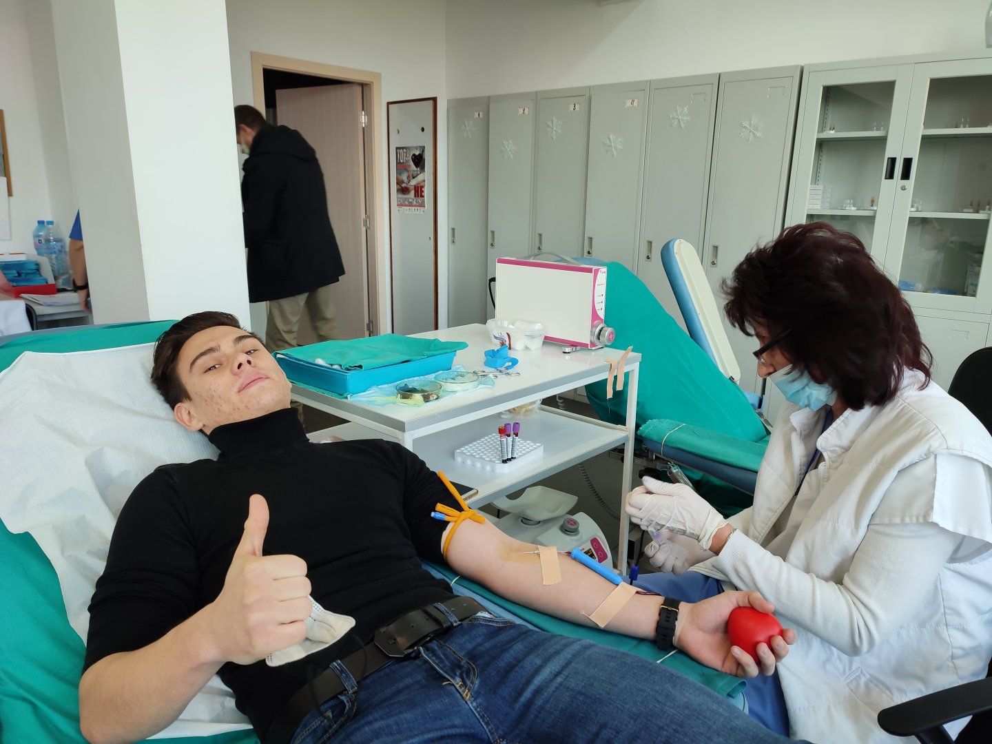 Ученици от Несебър популяризират кръводаряването с личен пример - E-Burgas.com