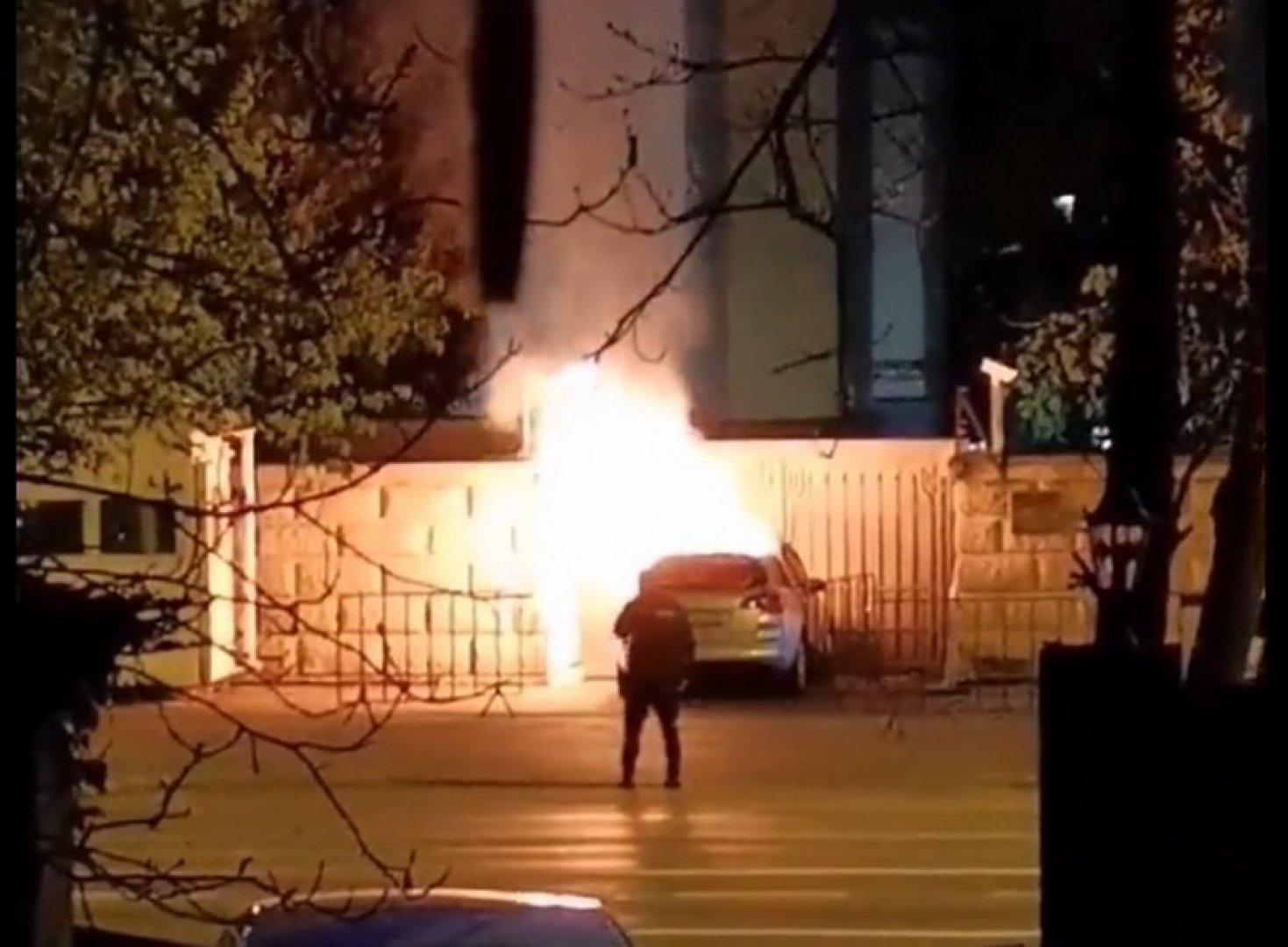 Кола се вряза в оградата на руското посолство в Букурещ - E-Burgas.com