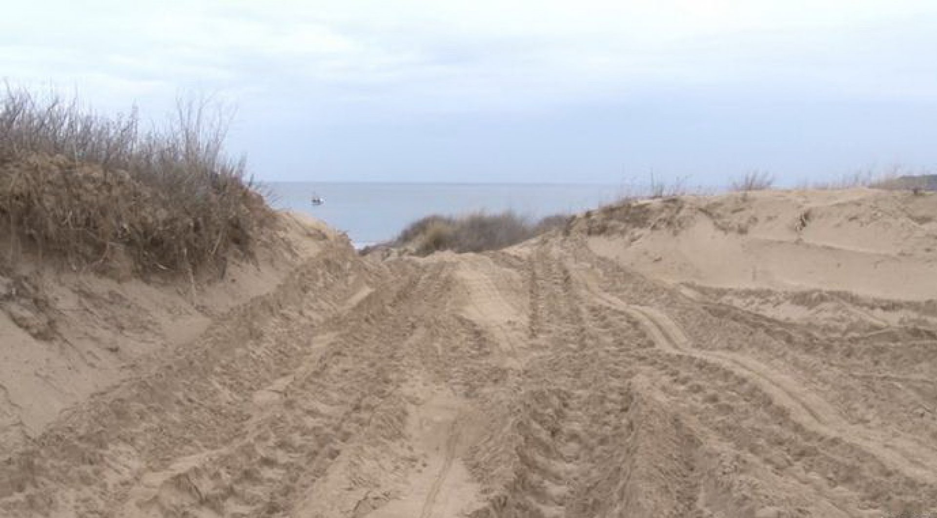 РИОСВ: Оторизирана техника е нарушила дюни в Синеморец - E-Burgas.com