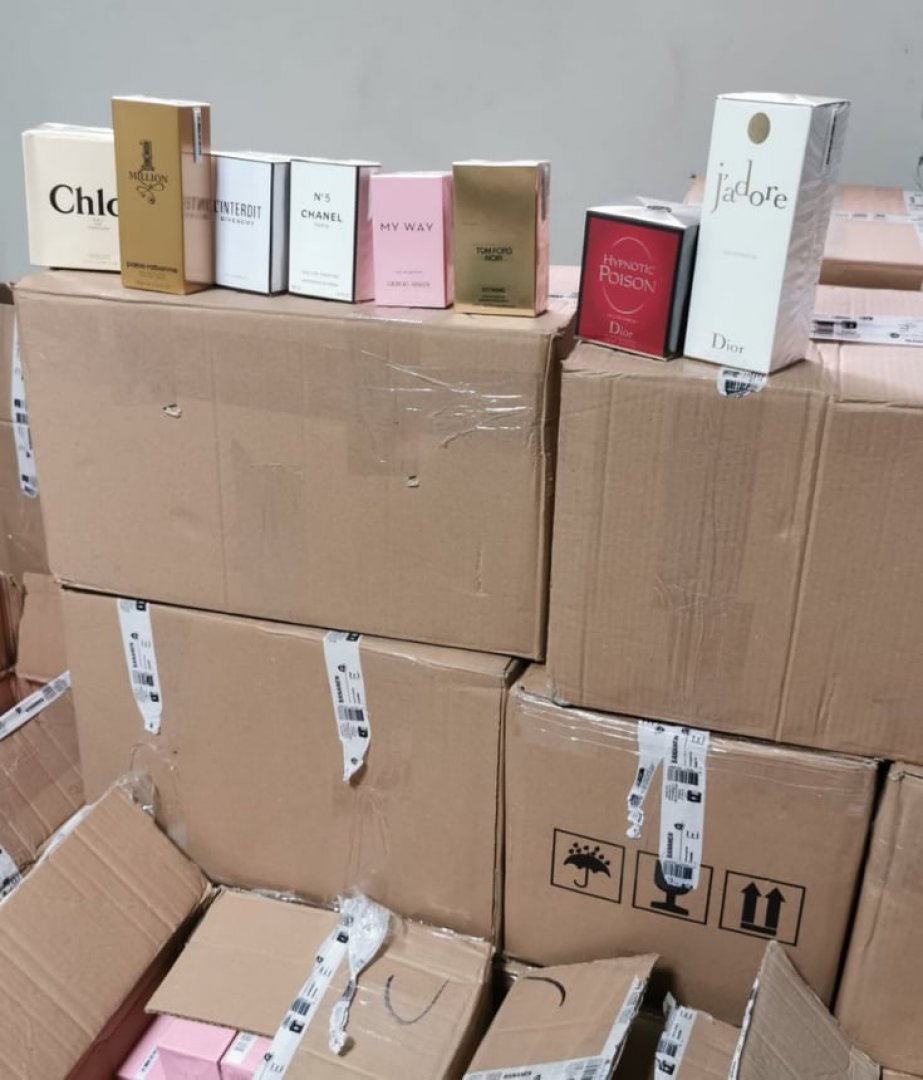 Бургаски митничари задържаха хиляди контрабандни парфюми за над 50 бона - E-Burgas.com