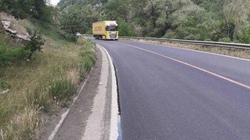 Пълен автобус с пътници от Косово се заби в тир край Кюстендил - E-Burgas.com