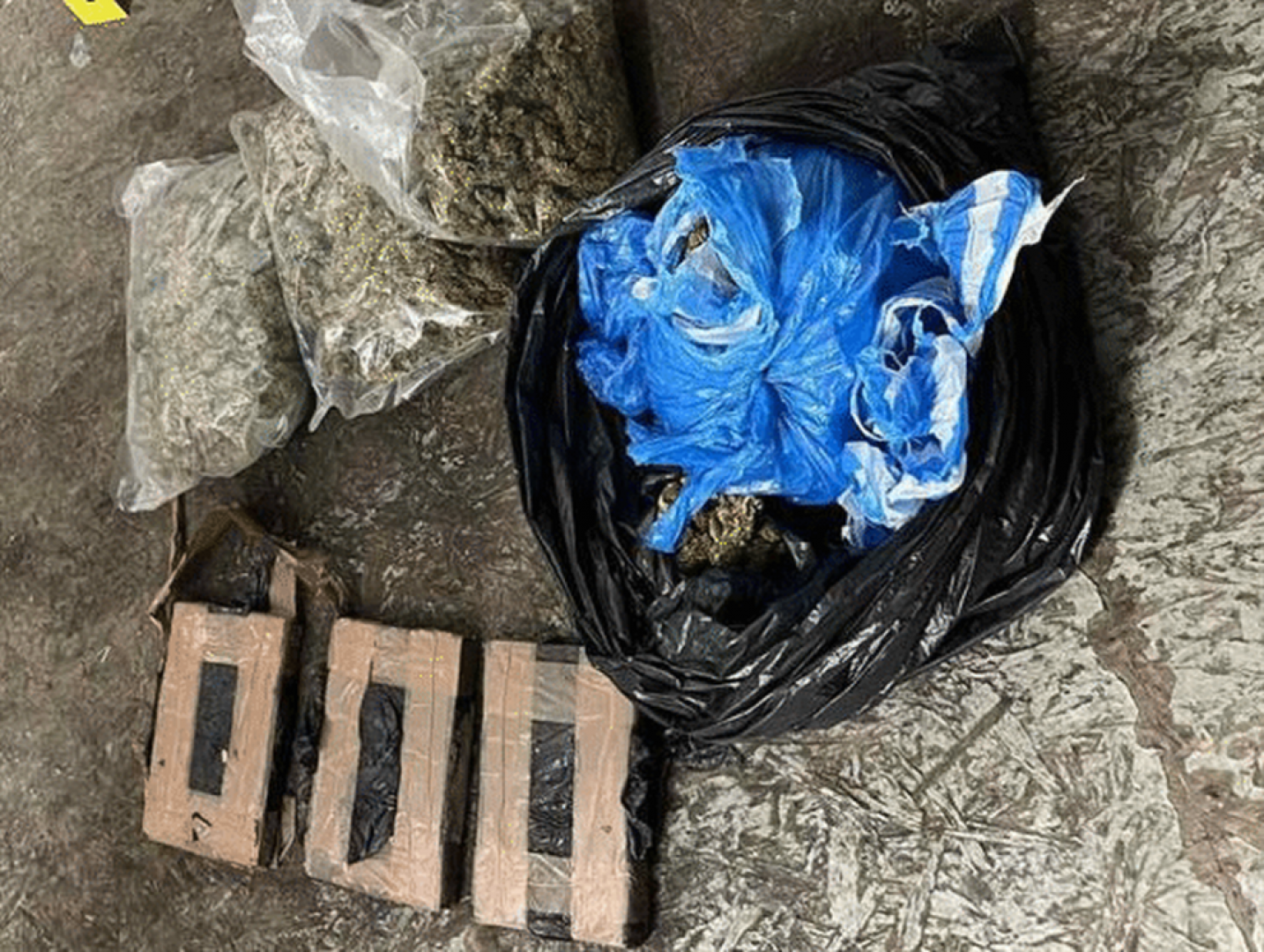 Иззеха над 5 килограма наркотици от жилище при полицейска операция - E-Burgas.com