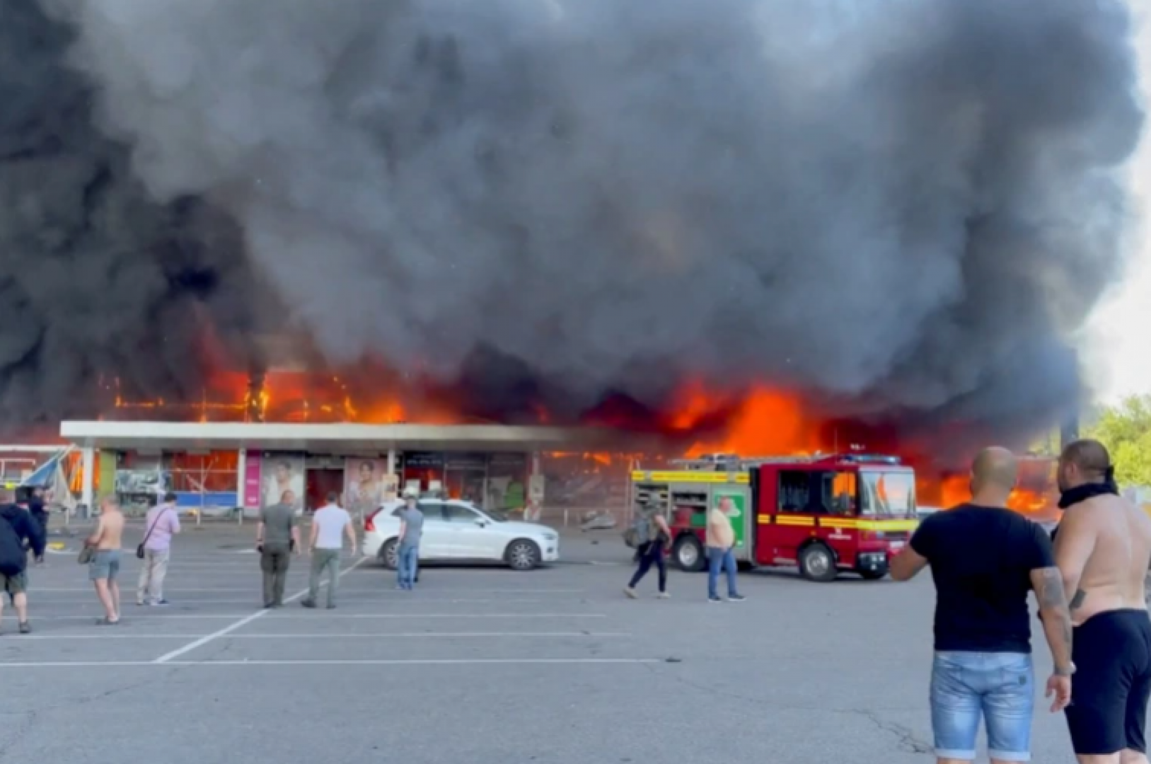 Най-малко 18 загинали и 60 ранени от руския удар над мол в Кременчук - E-Burgas.com