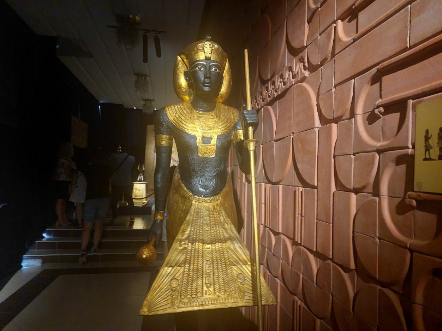 Бургазлии скоро ще се снимат 3D с египетски богове само с един клик  - E-Burgas.com