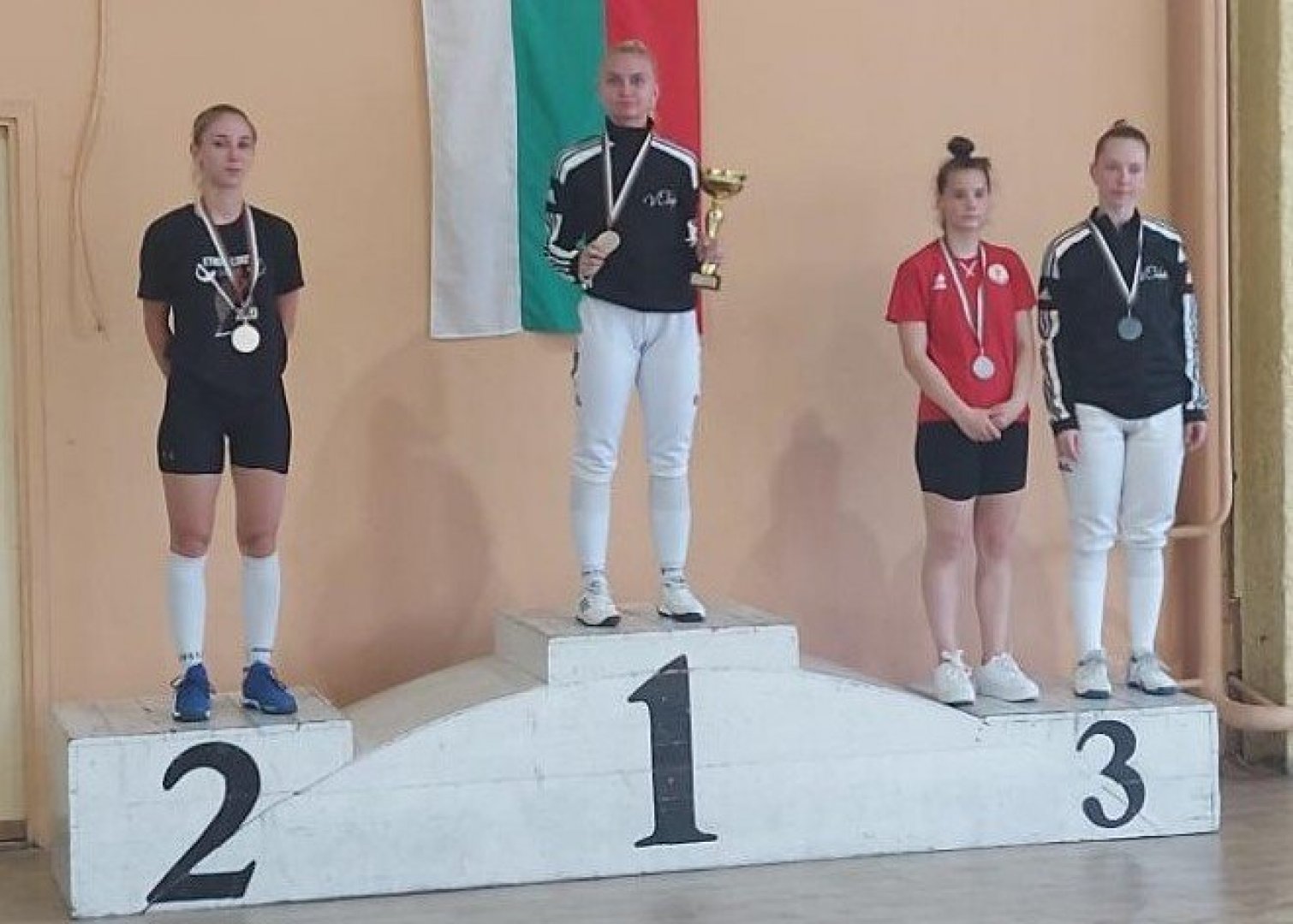 Бургазлийка спечели сребърен медал на републиканското по фехтовка  - E-Burgas.com
