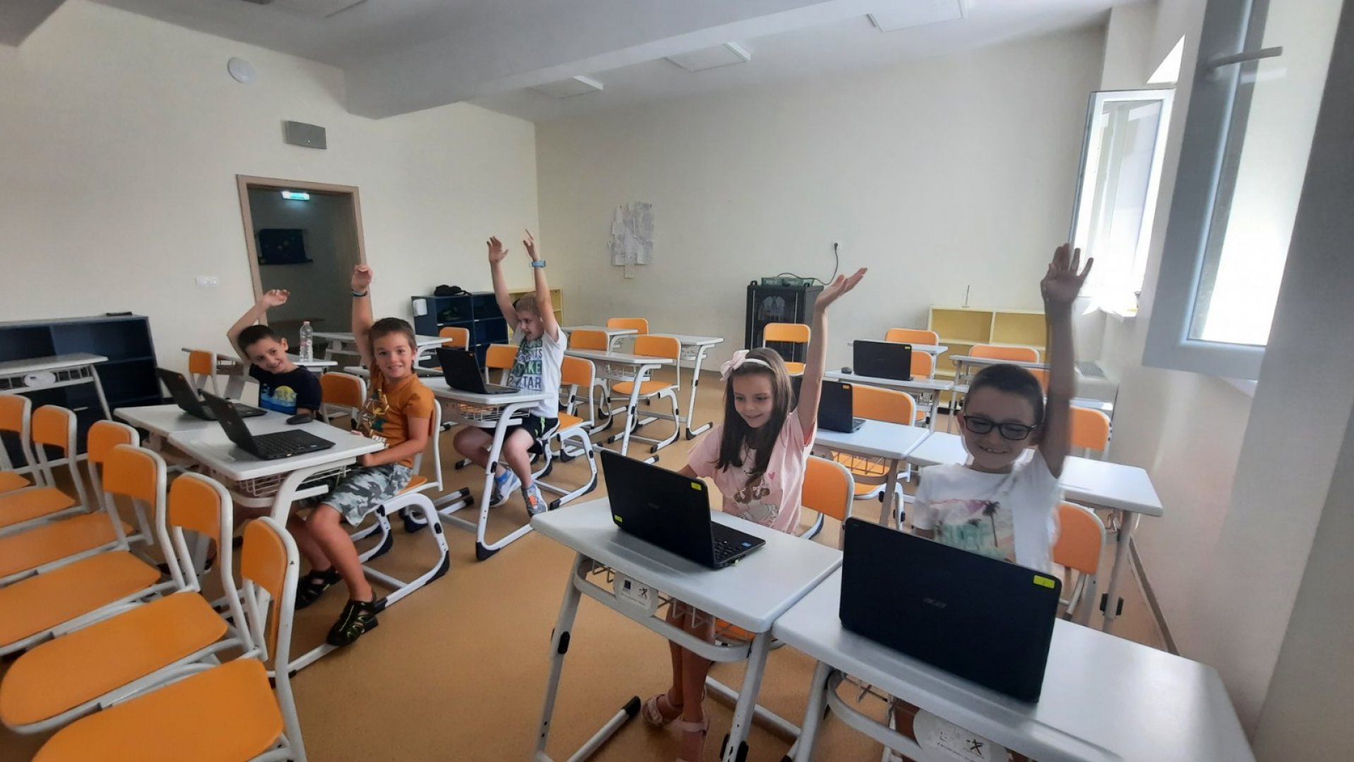Над 500 деца се включиха в безплатните курсове по програмиране в Бургас - E-Burgas.com