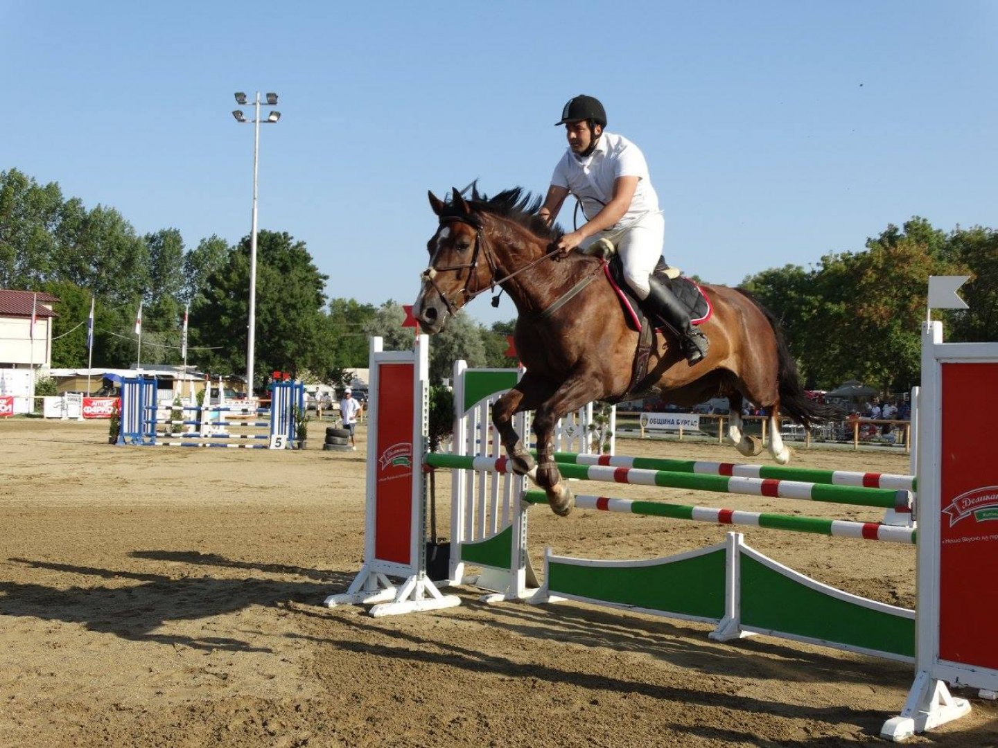Атрактивни тренировки с най-елитните коне у нас привличат бургазлии към конната база - E-Burgas.com