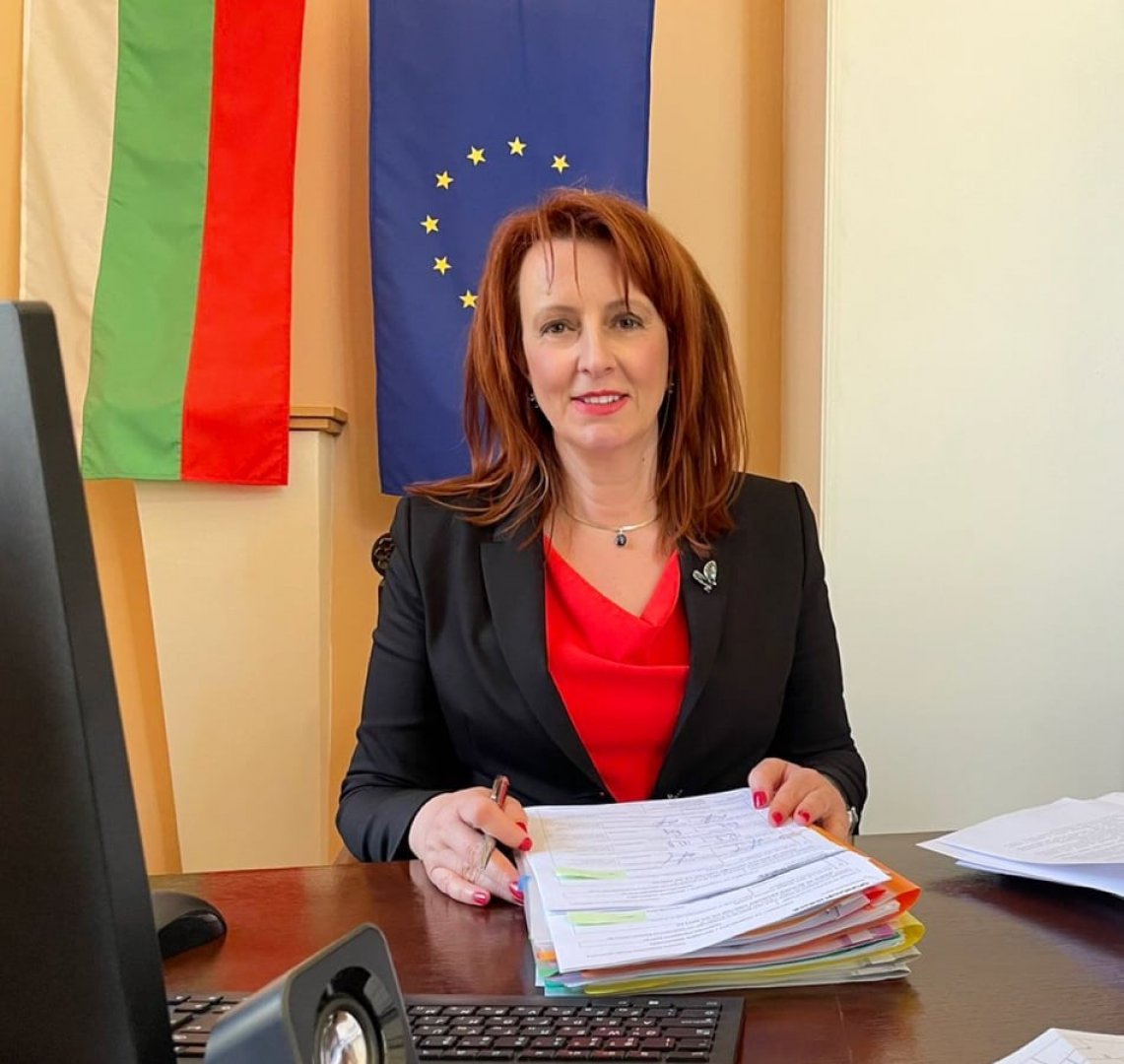 Проф. Мария Нейкова встъпи в длъжност като областен управител - E-Burgas.com