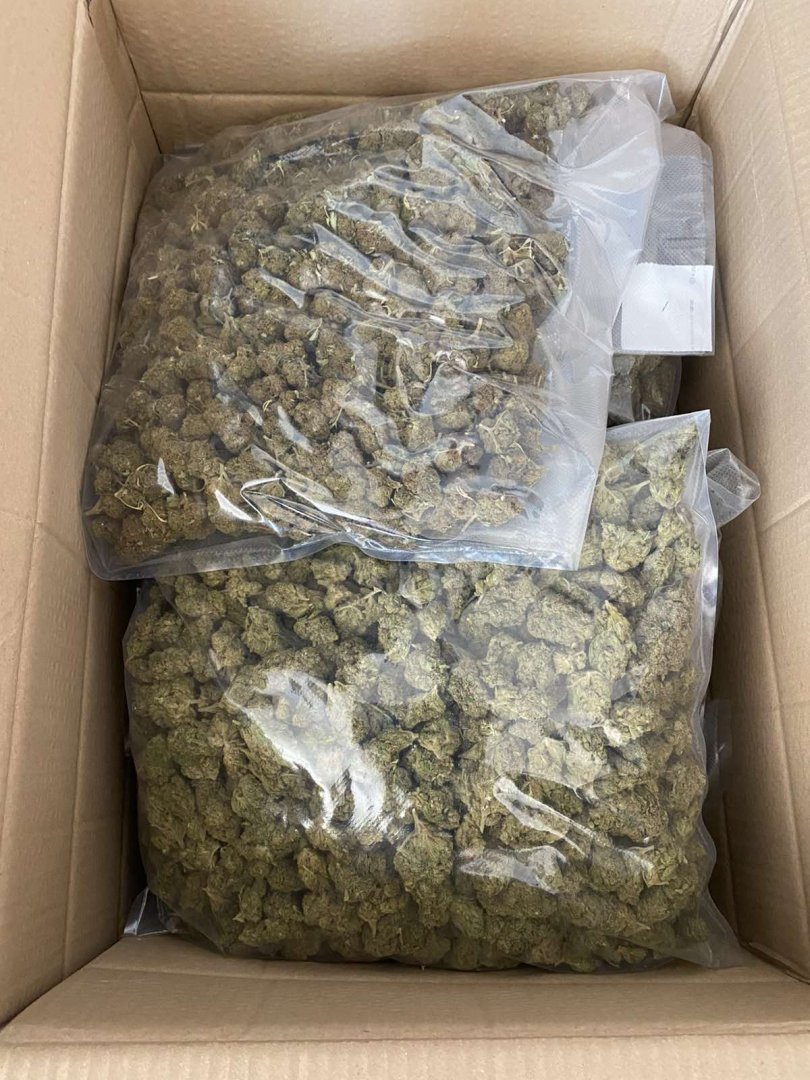 Остра миризма издаде кашон с 5 кг. марихуана в куриерска фирма  - E-Burgas.com