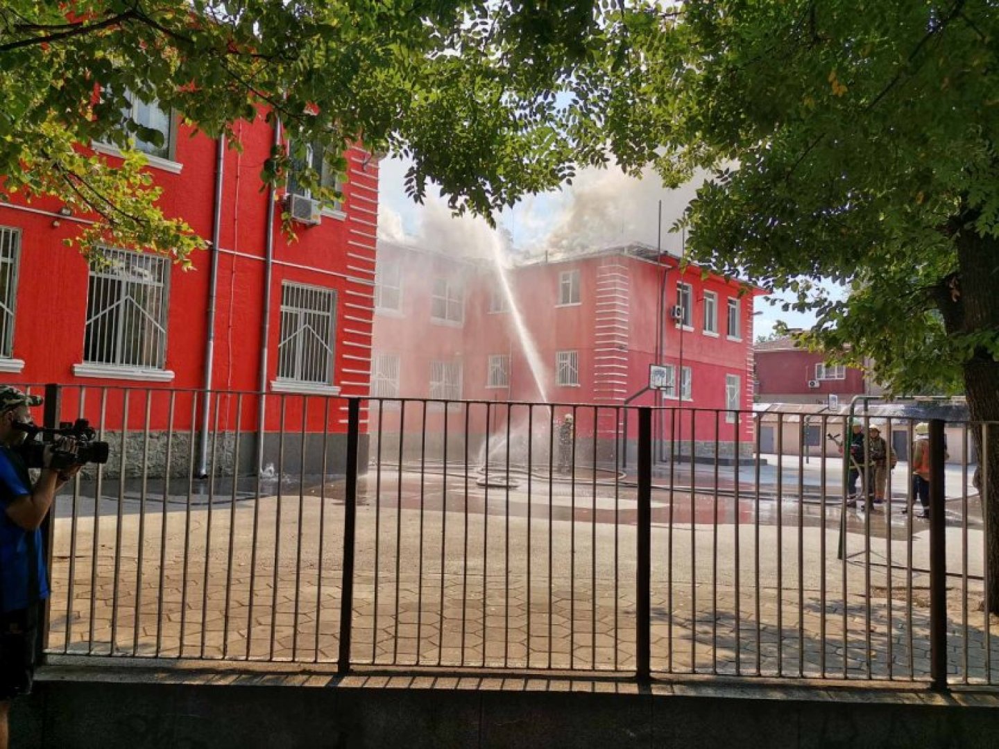 Пожар лумна в пловдивско училище, персоналът се самоевакуира - E-Burgas.com