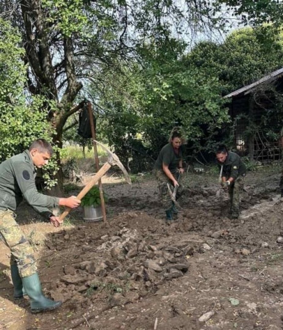 Военни продължават да помагат на хората в Карловско  - E-Burgas.com