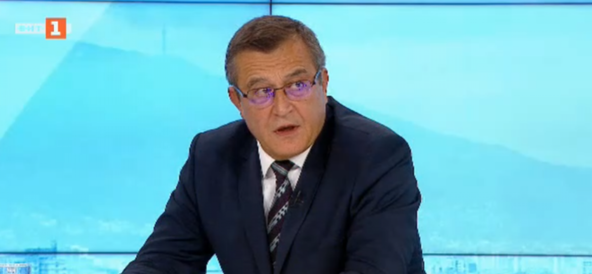 Министър Пенов: Надявам се да не се стигне до неприсъствено обучение заради липса на отопление - E-Burgas.com