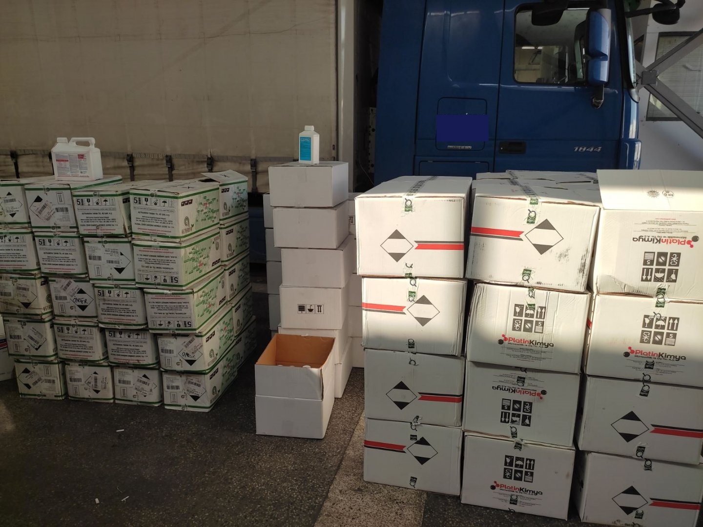 Задържаха над 2 тона контрабандни препарати на границата с Турция (Снимки) - E-Burgas.com