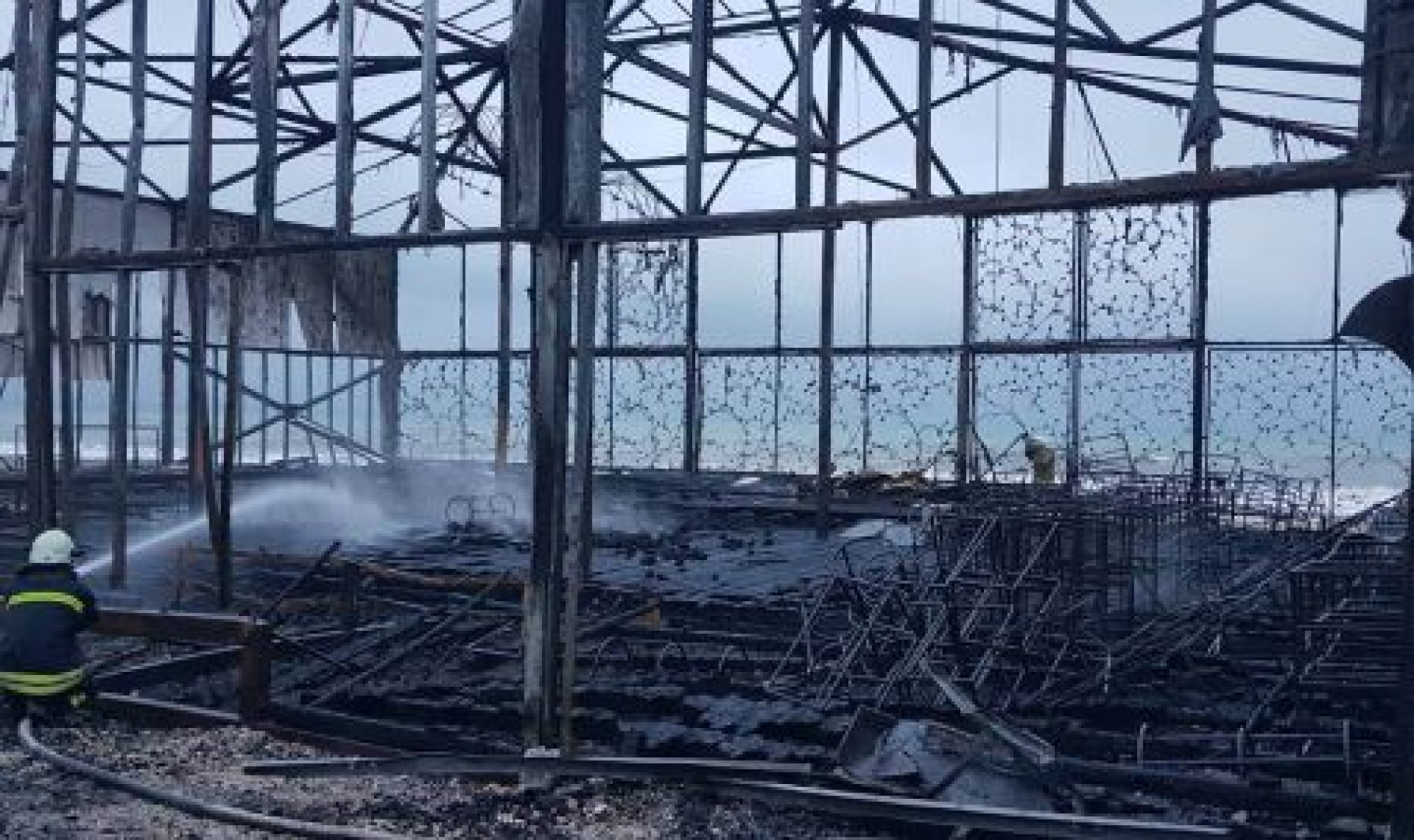 Клошар пострадал от пожара в плажната дискотека ''Планет'', откаран е във Варна - E-Burgas.com