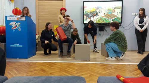 Деца превръщат повредени грамофонни плочи в предмети на изкуството - E-Burgas.com