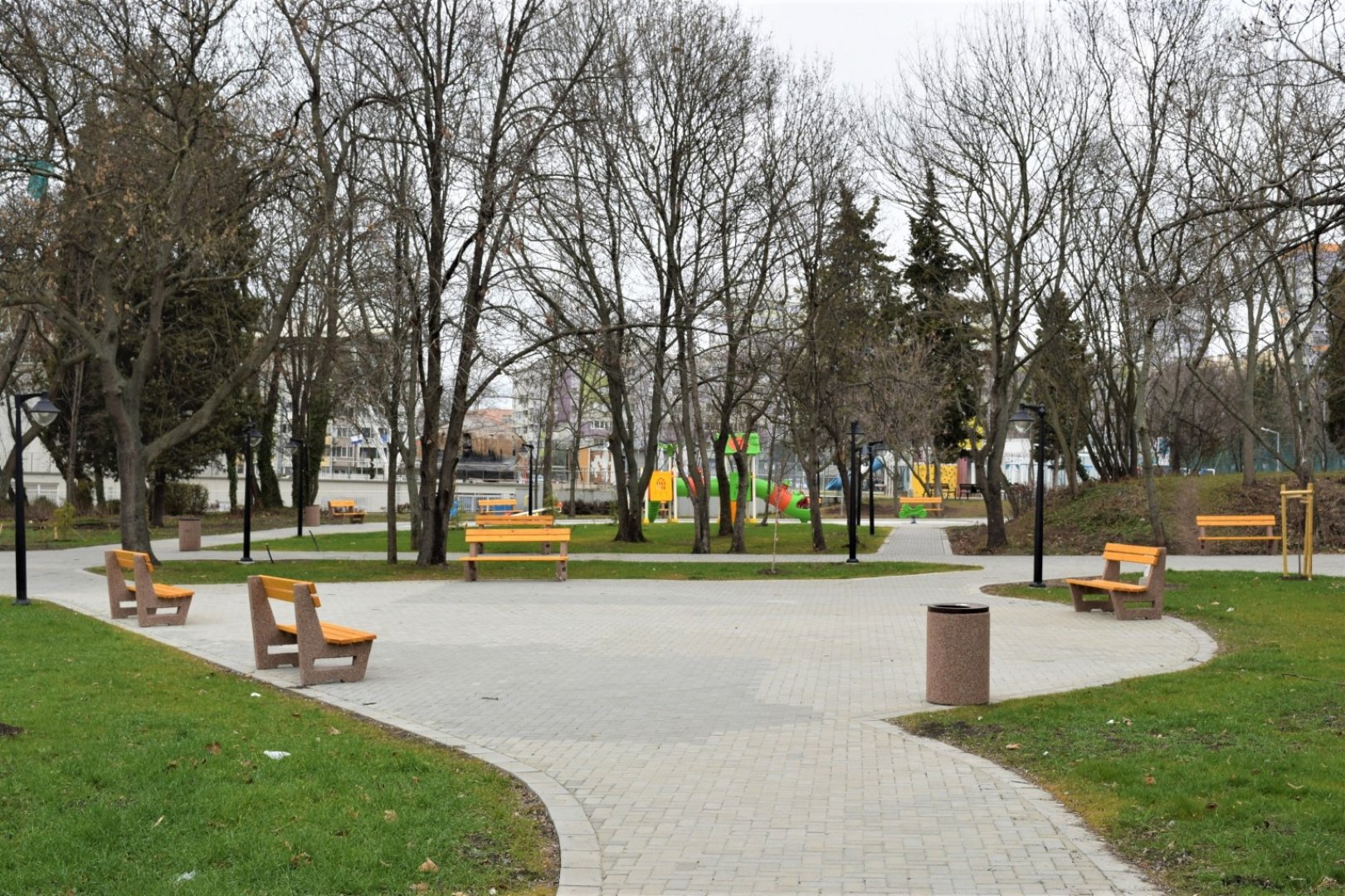 Общината благоустрои голяма част от парк „Света Троица“ - E-Burgas.com