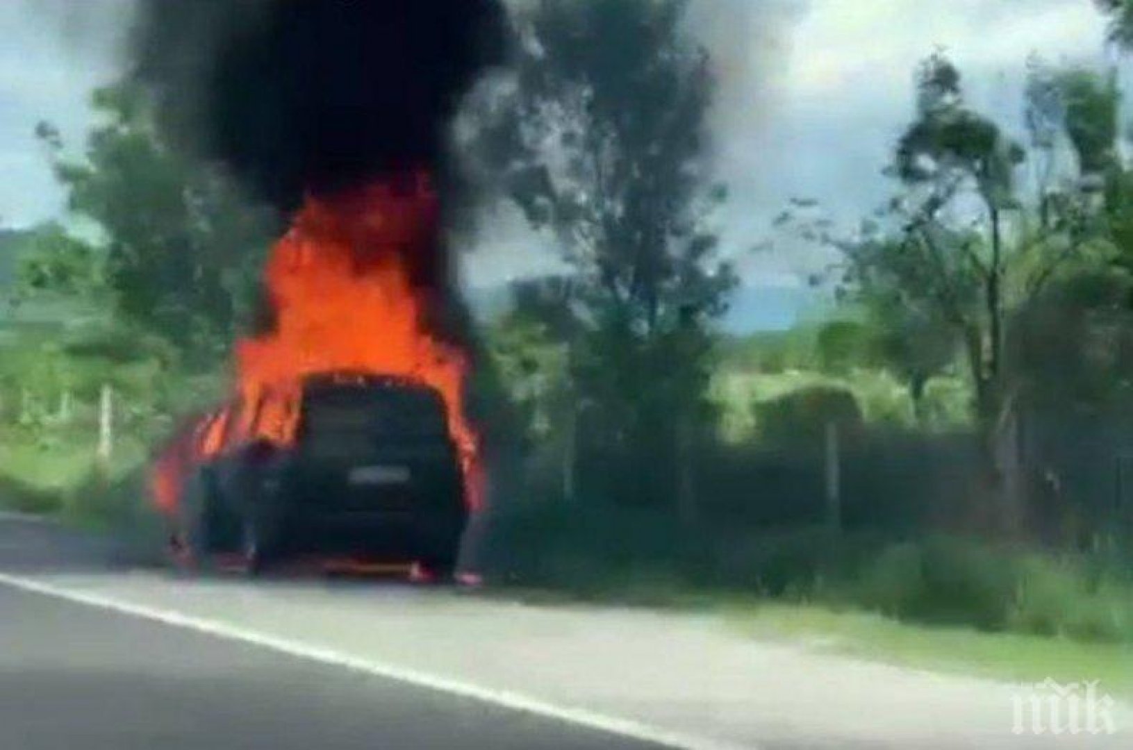 Автомобил се самозапали  и изгаря заедно с водача - E-Burgas.com