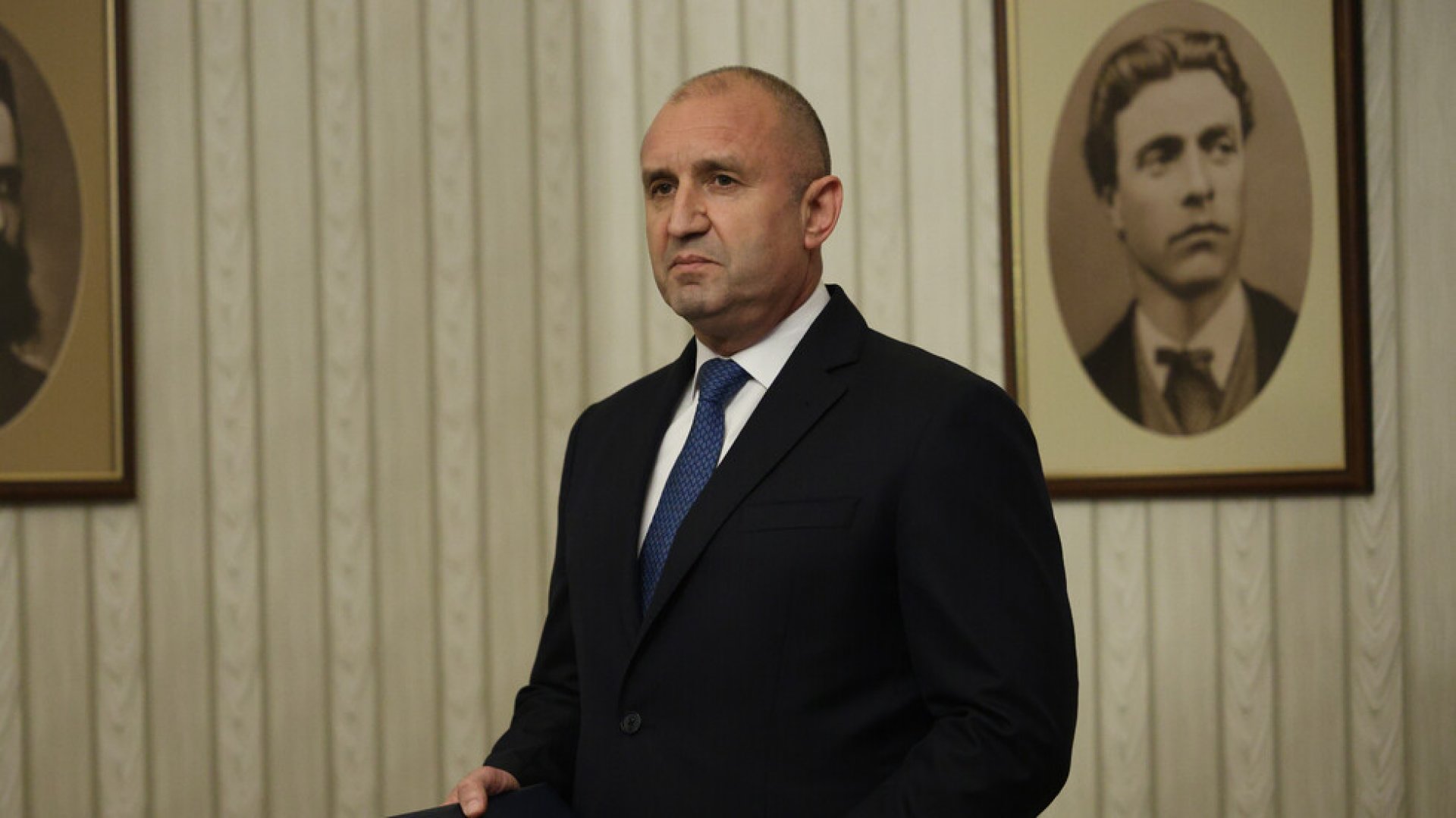 Президентът: Не очаквам целувката между Борисов и Петков да роди нещо друго, освен отвращение - E-Burgas.com