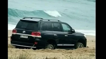 Джип паркира върху дюните на „Шофьорския плаж”  - E-Burgas.com