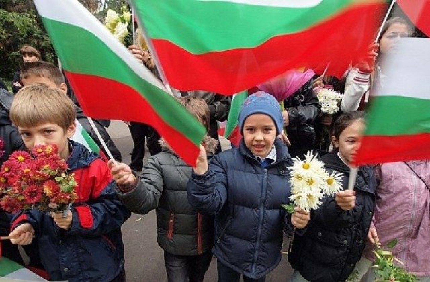Бургас отбелязва Деня на народните будители с кампания по кръводаряване, факелно шествие, концерт и изложба - E-Burgas.com