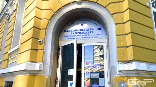 Последен присъствен в бургаските училища, въведен е строг контрол на входа - E-Burgas.com