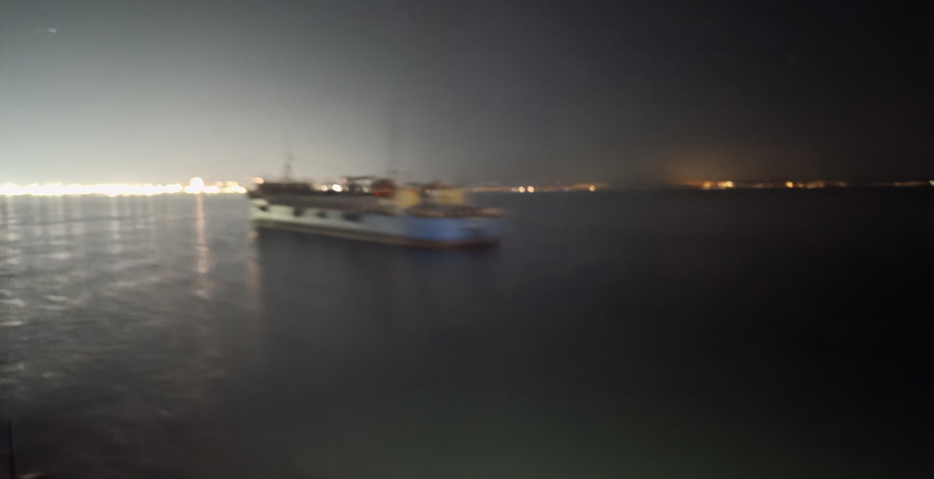 Сигнал за опасен кораб в Бургас: Без светлини и AIS на котва в пристанището - E-Burgas.com