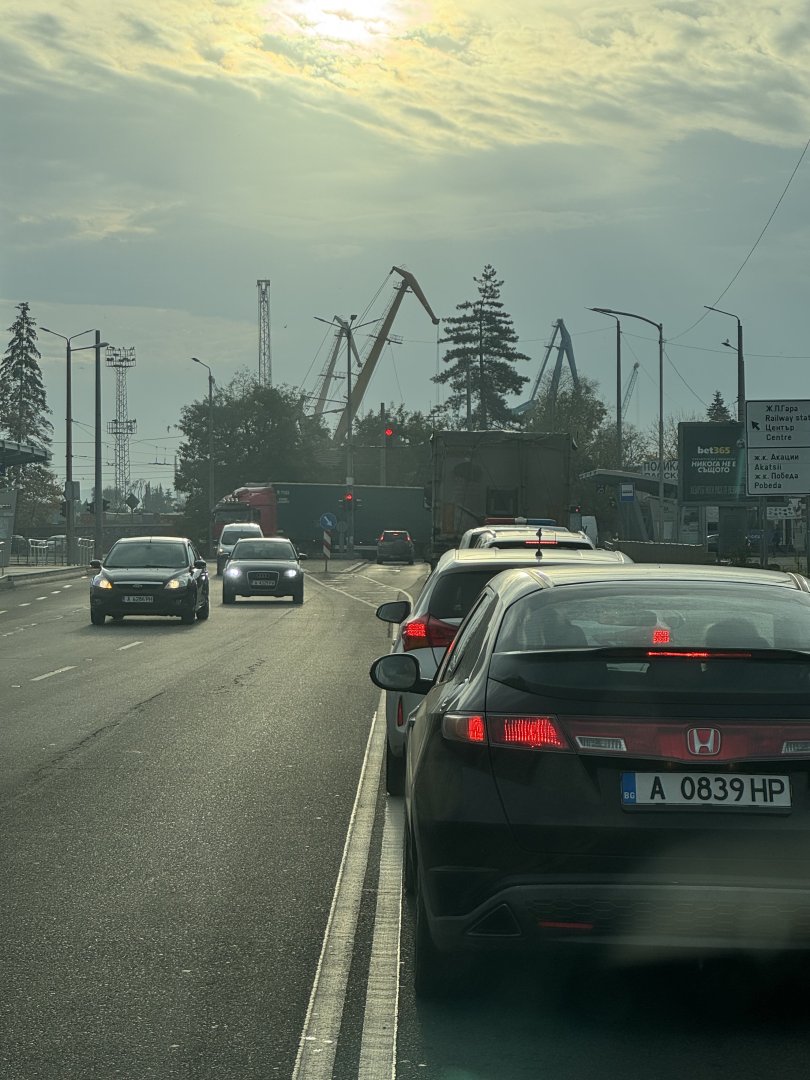 Бургас губи цяла лента на най-натоварения вход към центъра – време е за елементарна реорганизация - E-Burgas.com