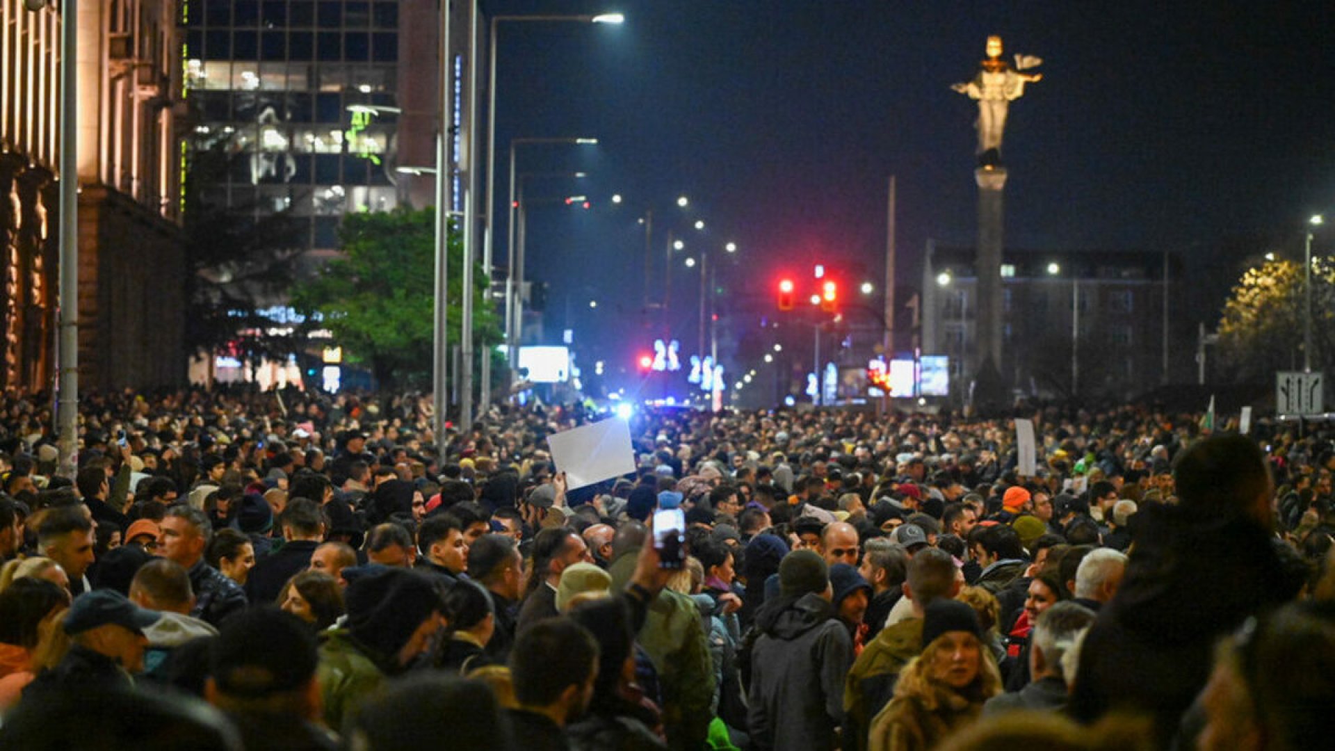 Гражданският гняв избухва: Протест срещу разрухата, бедността и некадърното управление - E-Burgas.com