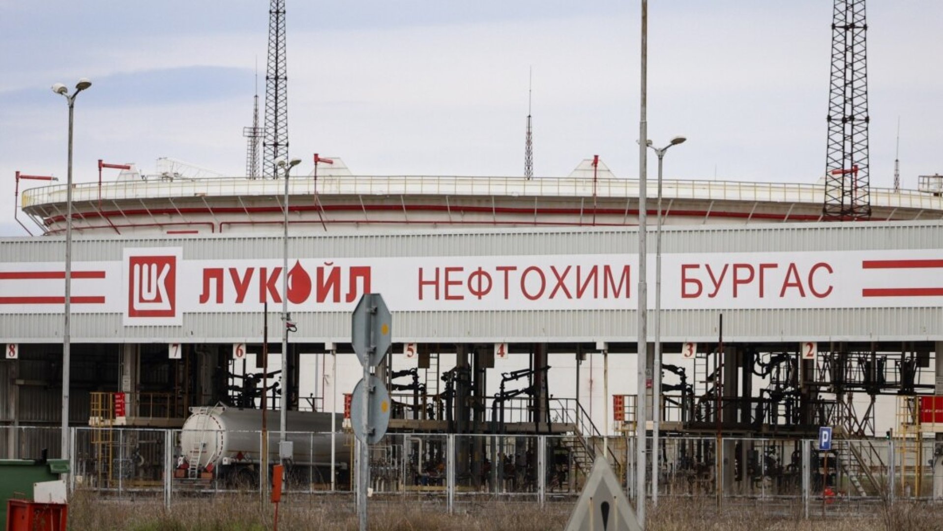 Скандал, какъвто Европа не е виждала: Бившият собственик на PORNHUB се гласи да купи „Лукойл“ – нефт, милиарди и мръсни игри зад завесата - E-Burgas.com