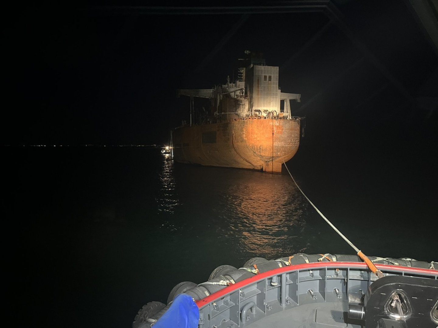 KAIROS ВЕЧЕ Е НА БУРГАСКИЯ РЕЙД: КОРАБЪТ Е В БЕЗОПАСНА ЗОНА, А ВЪПРОСИТЕ ЗА 1,2 МЛН. ЛЕВА ОСТАВАТ - E-Burgas.com