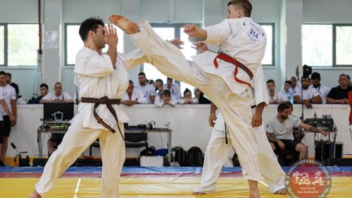 Момиченца между 3 и 6 годишна възраст се подготвят за 100-годишен празник    - E-Burgas.com