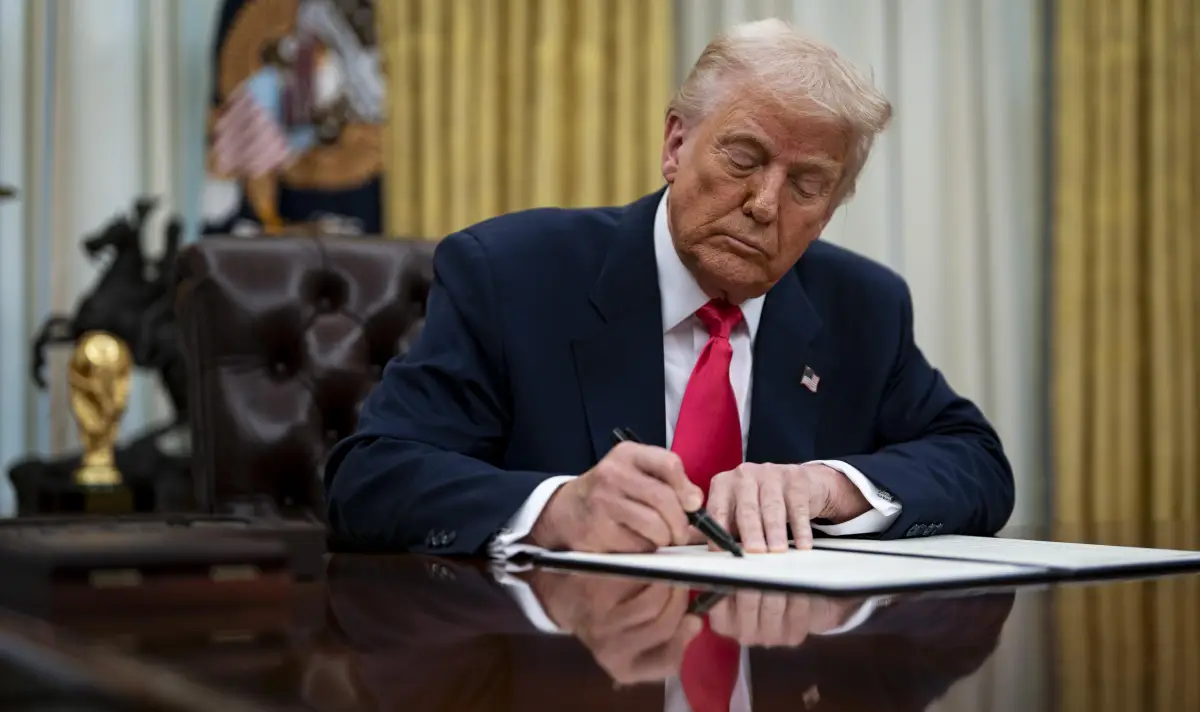 Тръмп обяви 10% глобални мита върху вноса в САЩ и влезе в нов сблъсък със съда - E-Burgas.com