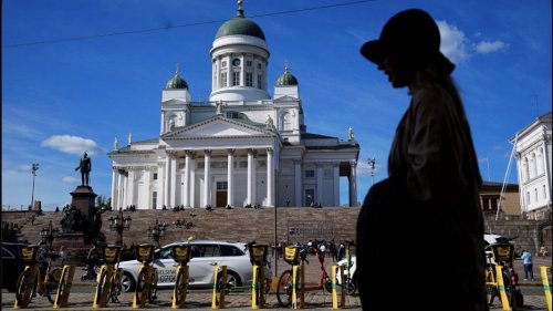 Младежи сгряват премръзнали бургазлии с чаша топъл чай /ВИДЕО/ - E-Burgas.com