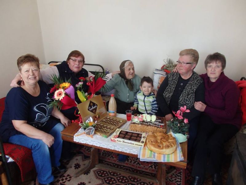 Баба Джена от Карнобатското село Раклица стана на 100 г. - E-Burgas.com